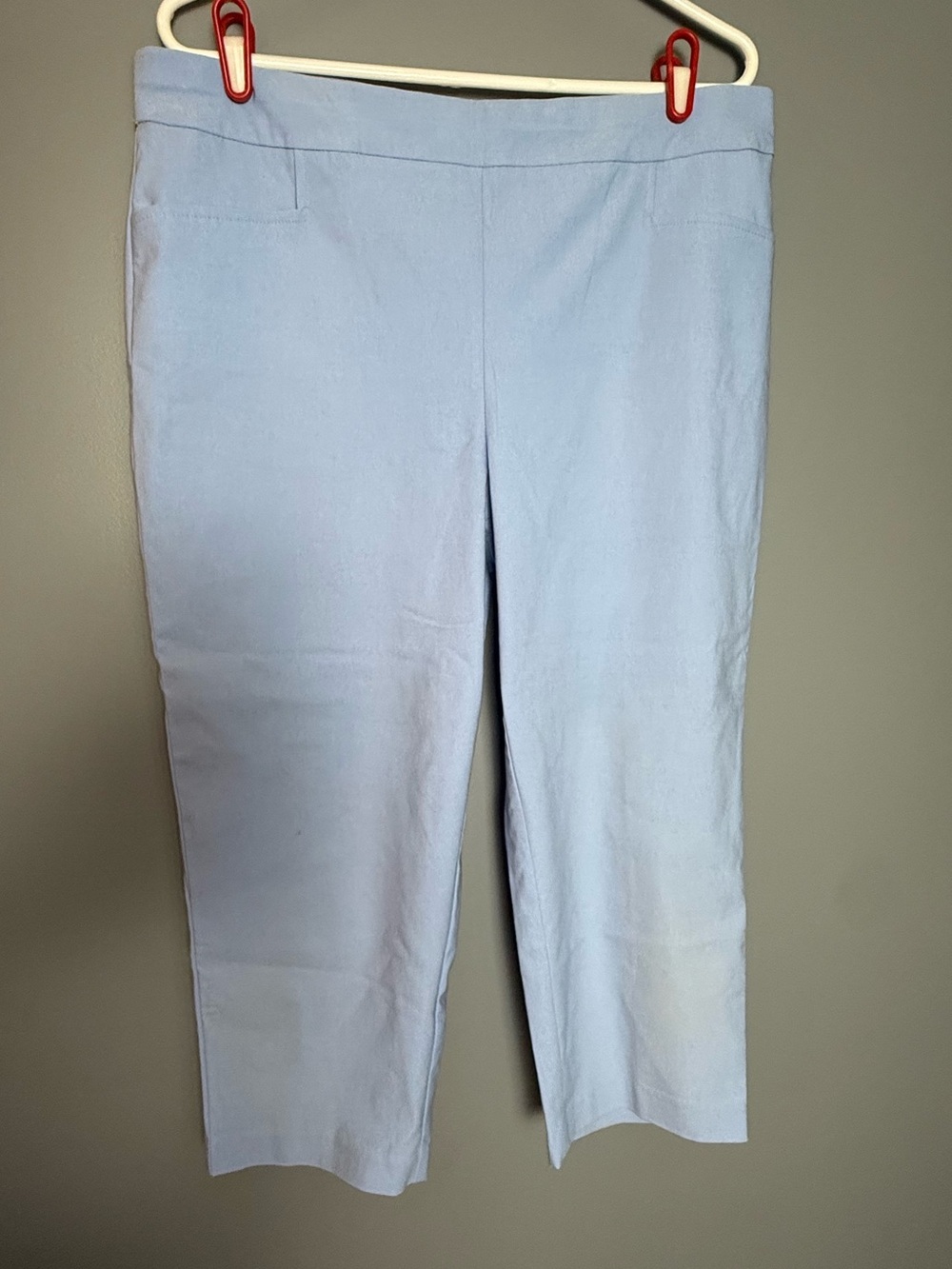 Chico's Baby Blue Pocketed Capri's 36" Waist x 21" Inseam